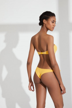 Braga bikini brasileña